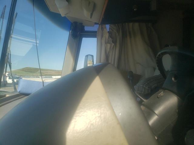 Photo 8 from auction – 2002 FLEE PACE ARROW with VIN 1FCNF53S710A19046