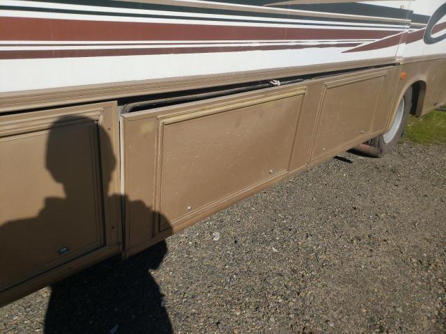 Photo 9 from auction – 1999 FORD MOTORHOME with VIN 3FCMF53S8XJA24906