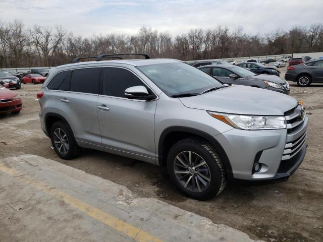 Photo 4 from auction – 2018 TOYOTA HIGHLANDER with VIN 5TDKZRFH8JS527346