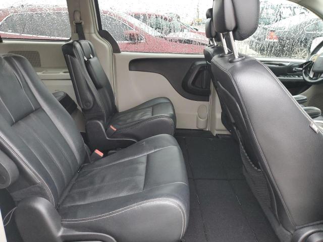 Photo 11 from auction – 2016 CHRYSLER TOWN & COU with VIN 2C4RC1BGXGR296045