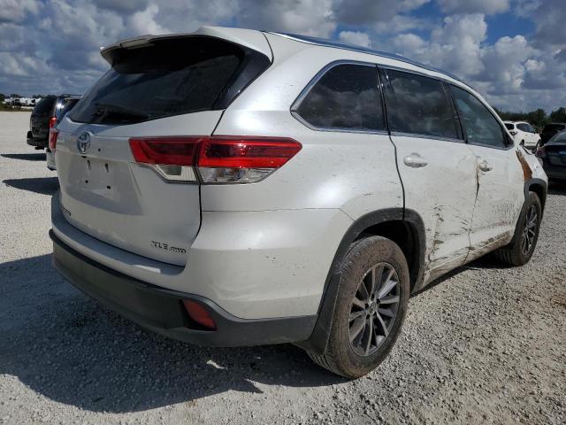Photo 3 from auction – 2017 TOYOTA HIGHLANDER with VIN 5TDJZRFH2HS455176