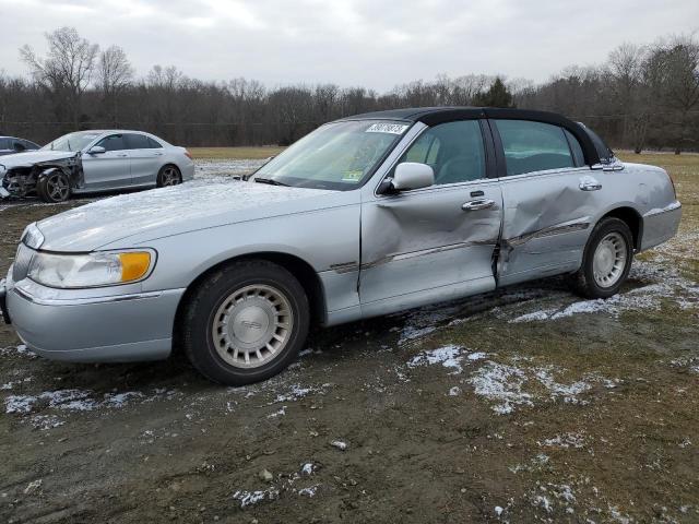 Zdjęcie 1 z aukcji – 2000 LINCOLN TOWN CAR E z VIN 1LNHM81W7YY903280
