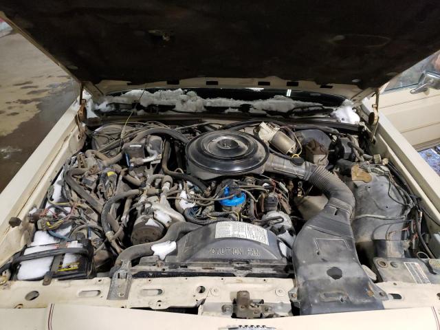 Photo 11 from auction – 1985 FORD LTD CROWN with VIN 2FABP43F4FX168588