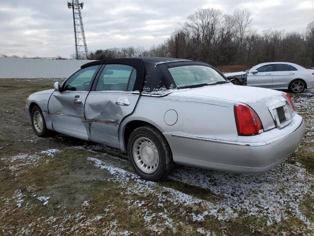 Photo 2 from auction – 2000 LINCOLN TOWN CAR E with VIN 1LNHM81W7YY903280