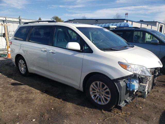 Photo 4 from auction – 2016 TOYOTA SIENNA XLE with VIN 5TDYK3DC4GS761432