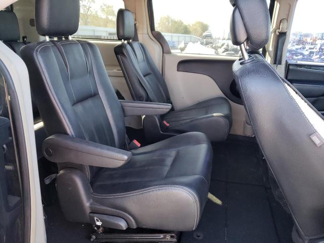 Photo 11 from auction – 2016 CHRYSLER TOWN & COU with VIN 2C4RC1BG7GR292695