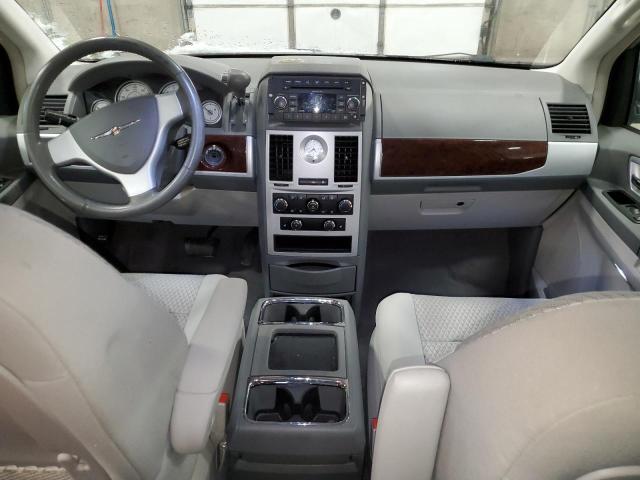 Photo 8 from auction – 2010 CHRYSLER TOWN & COU with VIN 2A4RR5D14AR109091