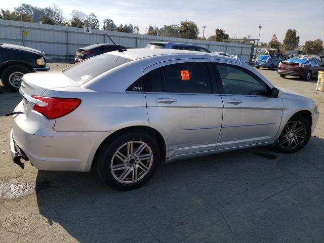 Photo 3 from auction – 2012 CHRYSLER 200 LX with VIN 1C3CCBAB5CN202134