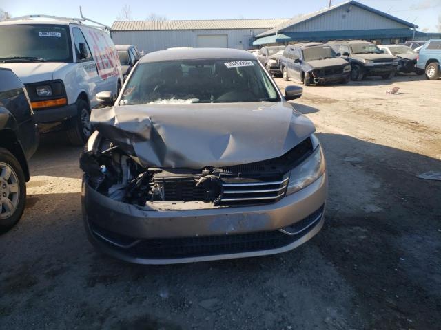 Photo 5 from auction – 2015 VOLKSWAGEN PASSAT S with VIN 1VWAT7A38FC013595