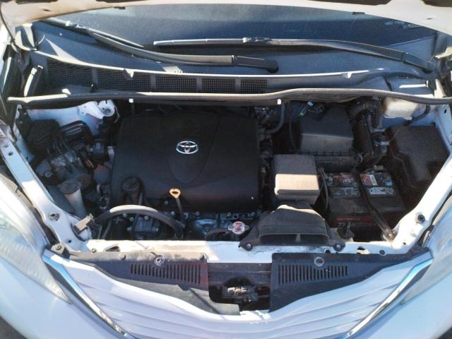 Photo 12 from auction – 2017 TOYOTA SIENNA LE with VIN 5TDKZ3DC3HS803964