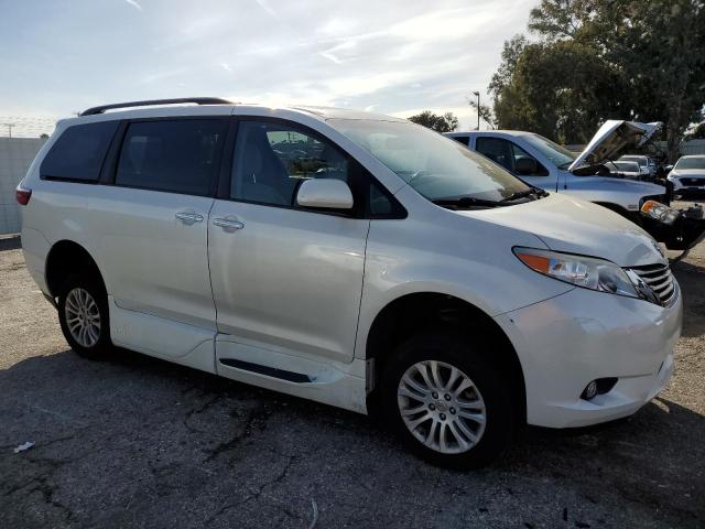 Photo 4 from auction – 2017 TOYOTA SIENNA XLE with VIN 5TDYZ3DC2HS824878