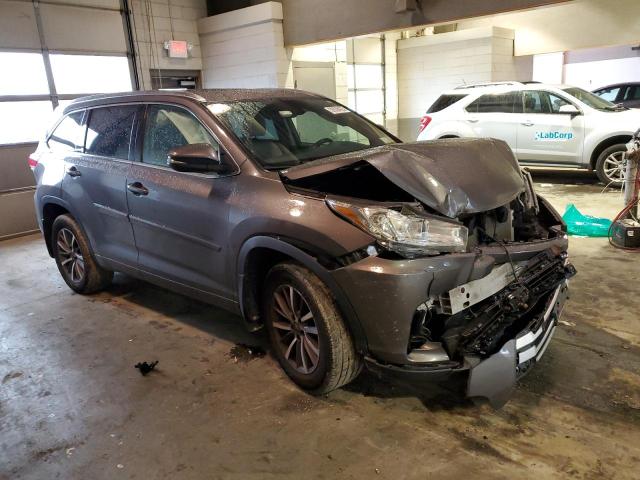 Photo 4 from auction – 2018 TOYOTA HIGHLANDER with VIN 5TDJZRFH3JS825377