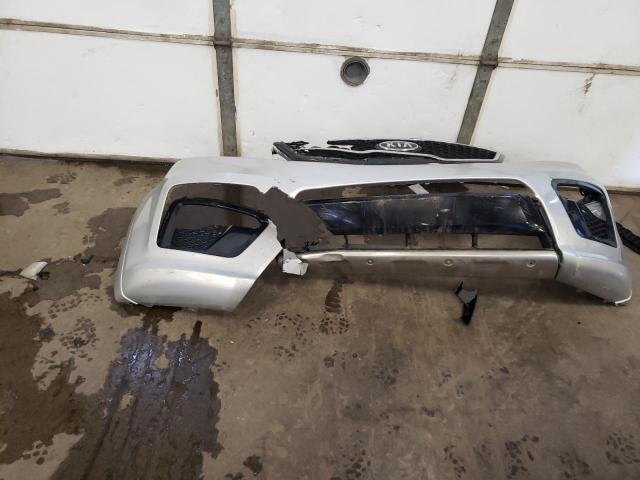 Photo 12 from auction – 2011 KIA SORENTO SX with VIN 5XYKWDA22BG107286
