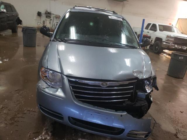 Photo 5 from auction – 2005 CHRYSLER TOWN & COU with VIN 2C4GP54L35R277945