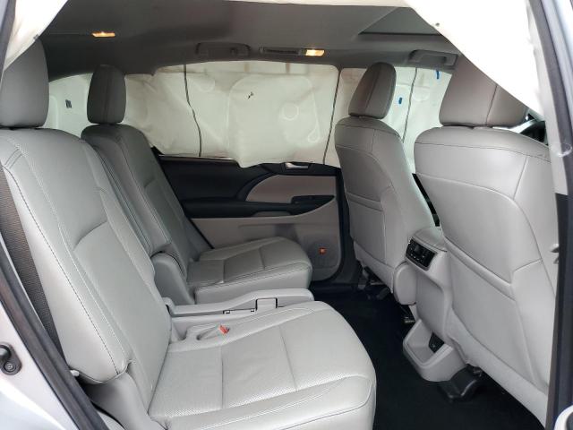 Photo 11 from auction – 2016 TOYOTA HIGHLANDER with VIN 5TDYKRFH6GS155061