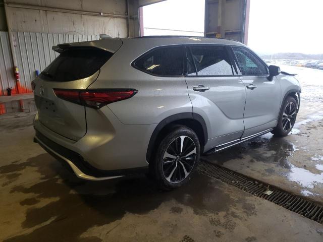 Photo 3 from auction – 2022 TOYOTA HIGHLANDER with VIN 5TDLZRAH4NS141752