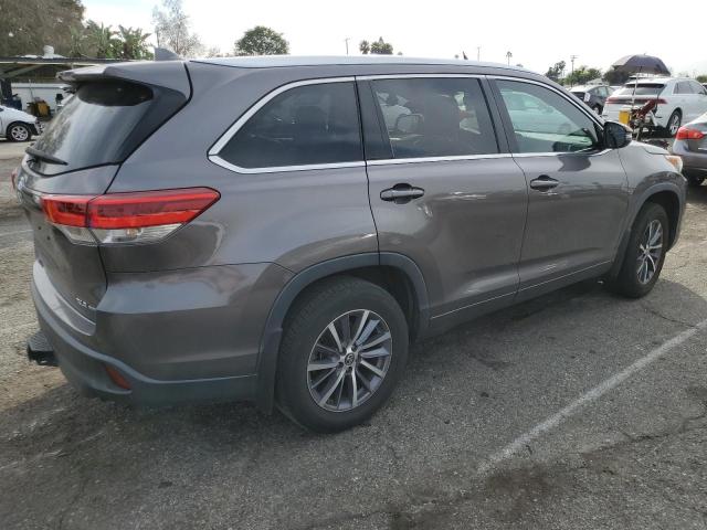 Photo 3 from auction – 2017 TOYOTA HIGHLANDER with VIN 5TDJZRFH2HS430486