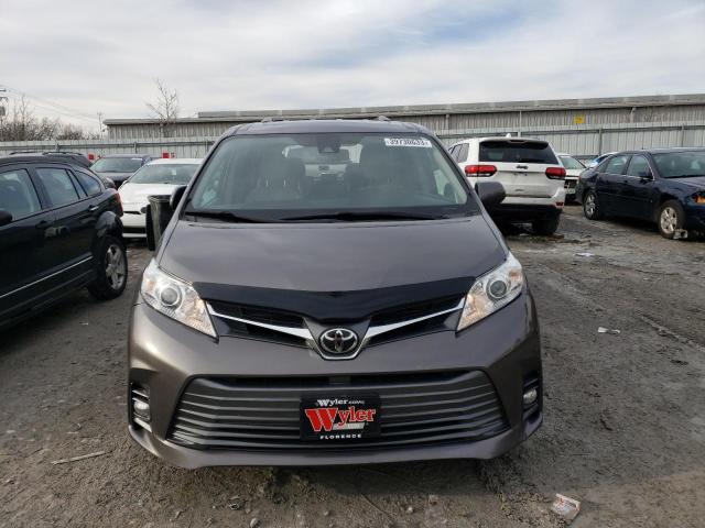 Photo 5 from auction – 2018 TOYOTA SIENNA XLE with VIN 5TDYZ3DC1JS925903