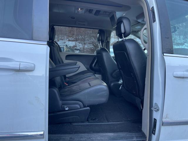 Photo 6 from auction – 2016 CHRYSLER TOWN & COU with VIN 2C4RC1BG4GR280116