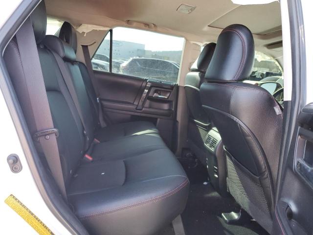 Photo 11 from auction – 2018 TOYOTA 4RUNNER SR with VIN JTEBU5JR9J5484273