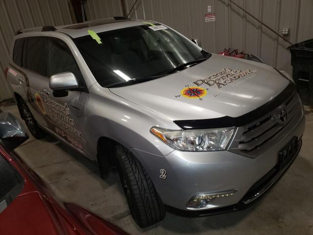Photo 4 from auction – 2013 TOYOTA HIGHLANDER with VIN 5TDDK3EH3DS175955