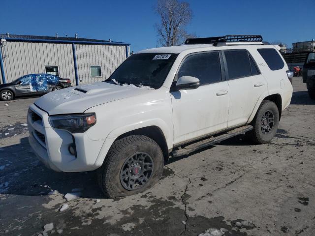 TOYOTA 4RUNNER SR 2018 with VIN JTEBU5JR9J5484273 - Photo from auction