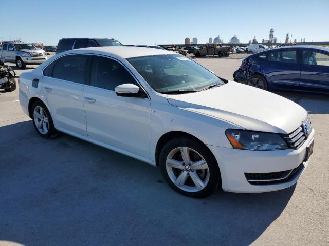 Photo 4 from auction – 2014 VOLKSWAGEN PASSAT S with VIN 1VWAS7A3XEC053789