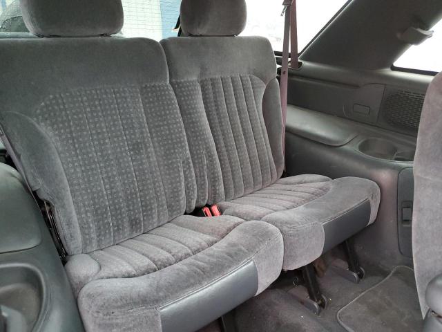 Photo 11 from auction – 2000 CHEVROLET BLAZER with VIN 1GNCT18W1YK184259