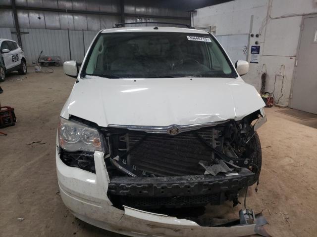 Photo 5 from auction – 2010 CHRYSLER TOWN & COU with VIN 2A4RR8D10AR423113