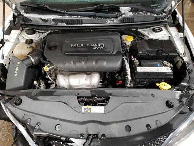 Photo 11 from auction – 2015 CHRYSLER 200 LIMITE with VIN 1C3CCCAB0FN655362