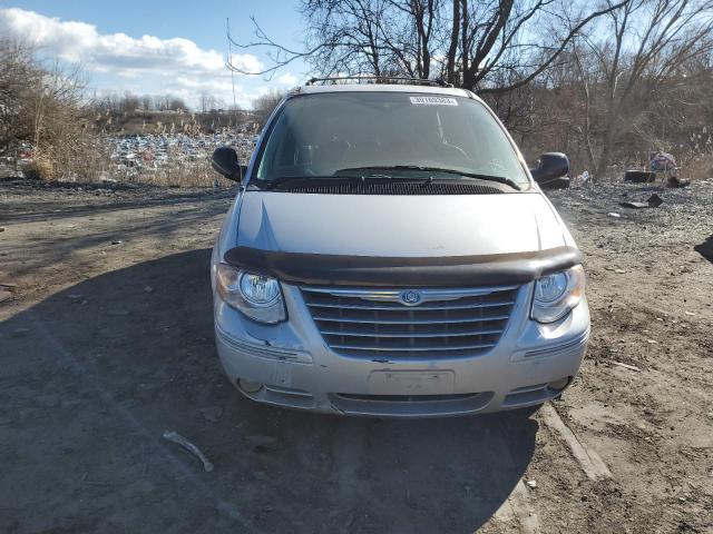 Photo 5 from auction – 2005 CHRYSLER TOWN & COU with VIN 2C4GP54L05R433178