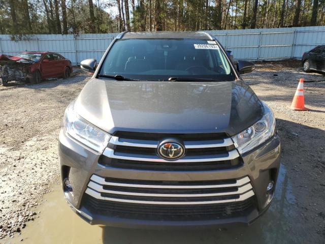 Photo 5 from auction – 2017 TOYOTA HIGHLANDER with VIN 5TDKZRFH2HS520502