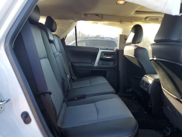 Photo 11 from auction – 2018 TOYOTA 4RUNNER SR with VIN JTEBU5JR9J5492017