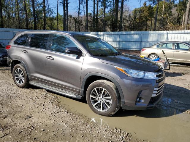 Photo 4 from auction – 2017 TOYOTA HIGHLANDER with VIN 5TDKZRFH2HS520502