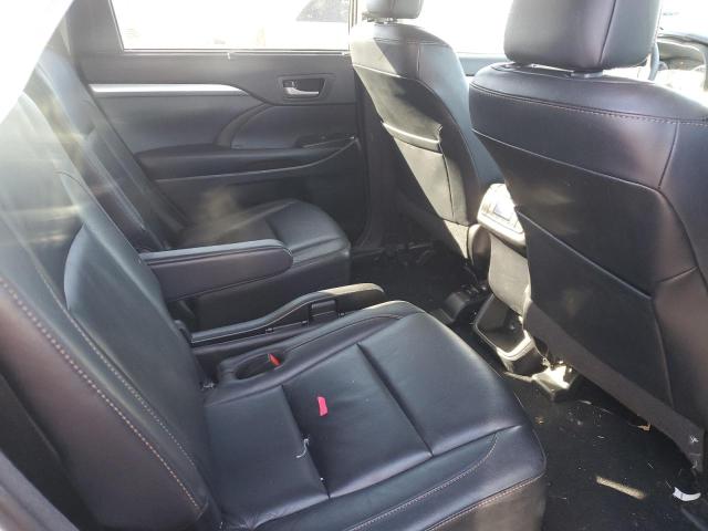Photo 11 from auction – 2018 TOYOTA HIGHLANDER with VIN 5TDJZRFH2JS560077