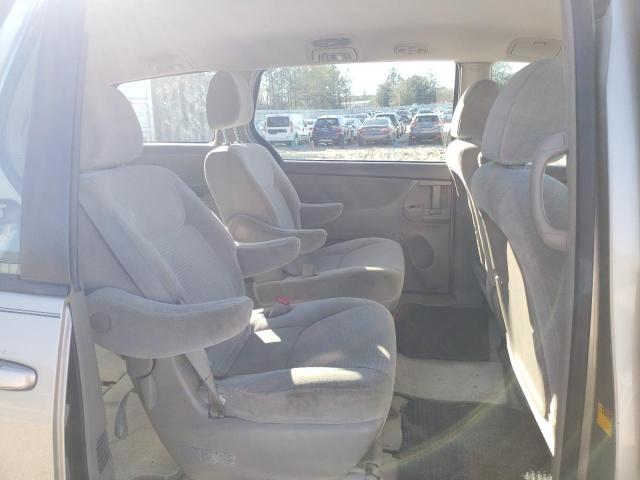 Photo 11 from auction – 2010 TOYOTA SIENNA CE with VIN 5TDKK4CC2AS343021