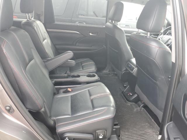 Photo 11 from auction – 2019 TOYOTA HIGHLANDER with VIN 5TDKZRFH6KS336963