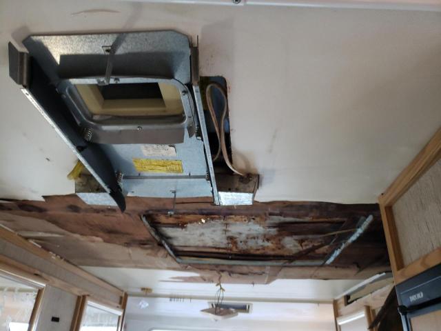 Photo 9 from auction – 1994 WINNEBAGO ITASCA with VIN 1FDKE30G7RHA09894