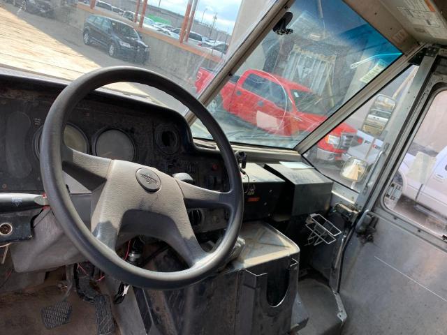 Photo 9 from auction – 2004 FREIGHTLINER CHASSIS M with VIN 4UZAANBW44CN46736