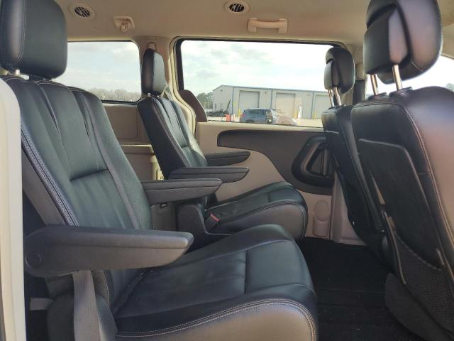 Photo 11 from auction – 2015 CHRYSLER TOWN & COU with VIN 2C4RC1BG1FR510208