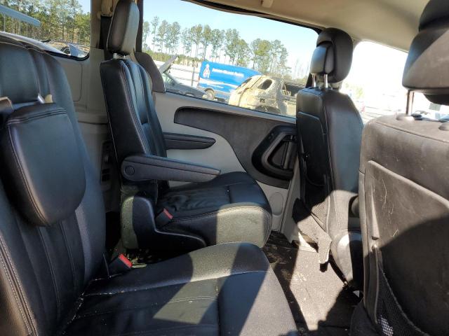 Photo 11 from auction – 2016 CHRYSLER TOWN & COU with VIN 2C4RC1BG1GR148270