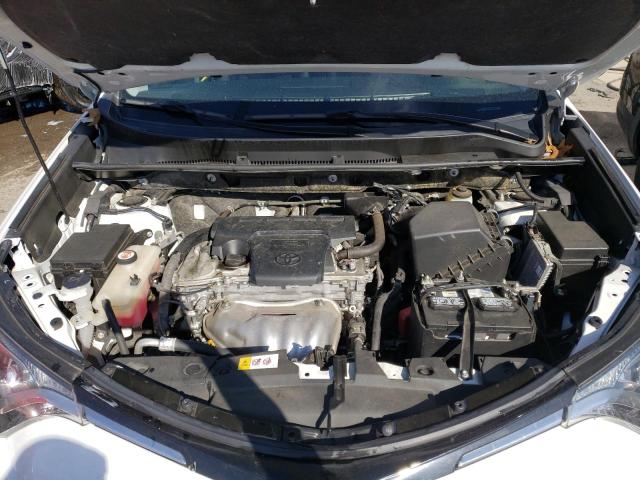 Photo 12 from auction – 2017 TOYOTA RAV4 LE with VIN JTMZFREVXHD106619