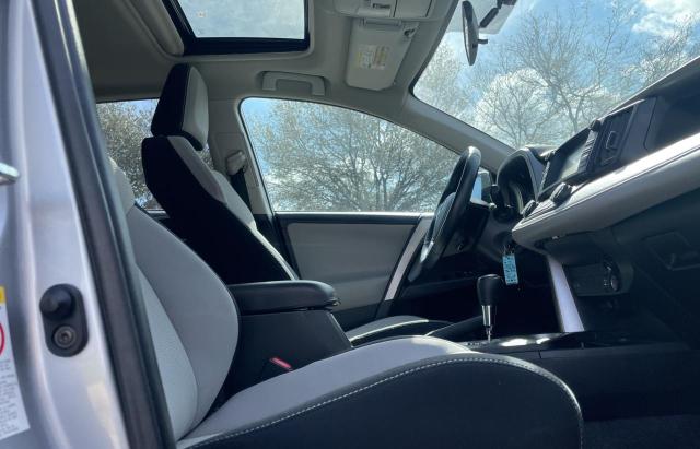 Photo 5 from auction – 2016 TOYOTA RAV4 XLE with VIN 2T3WFREV0GW239801