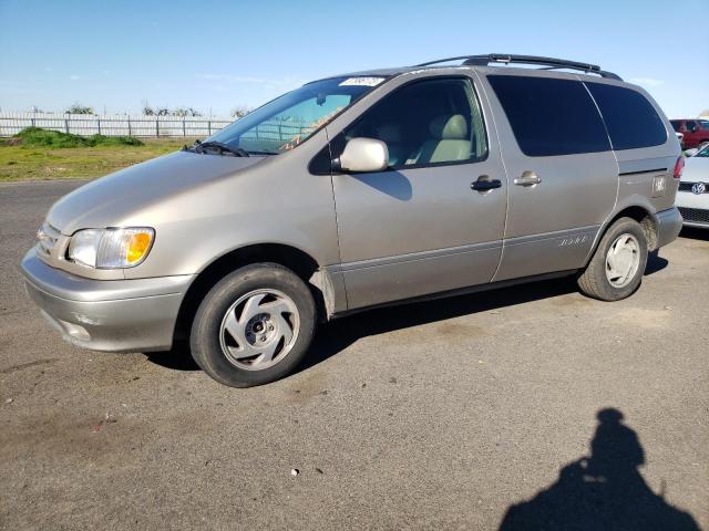 TOYOTA SIENNA LE 2002 with VIN 4T3ZF13C12U457514 - Photo from auction