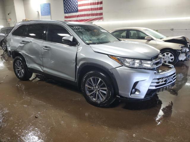 Photo 4 from auction – 2019 TOYOTA HIGHLANDER with VIN 5TDJZRFH7KS563588
