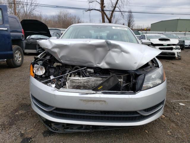Photo 5 from auction – 2015 VOLKSWAGEN PASSAT S with VIN 1VWAT7A30FC003398