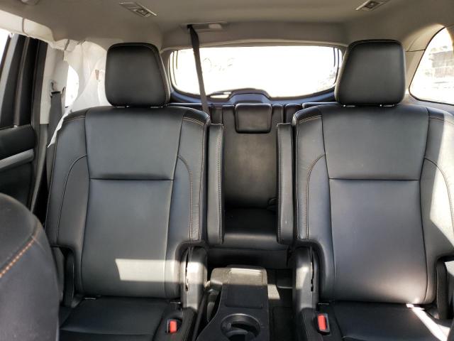 Photo 10 from auction – 2018 TOYOTA HIGHLANDER with VIN 5TDJZRFH4JS910311