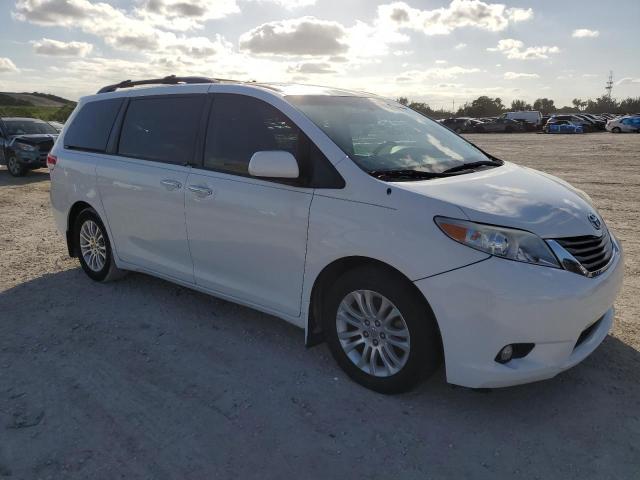 Photo 4 from auction – 2014 TOYOTA SIENNA XLE with VIN 5TDYK3DC8ES457808