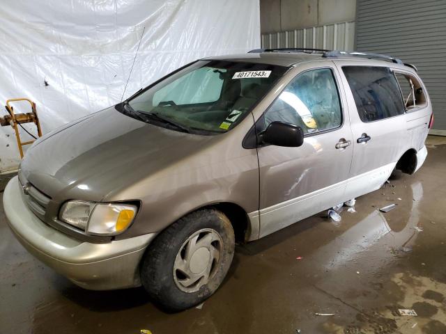TOYOTA SIENNA LE 1998 with VIN 4T3ZF13C8WU021054 - Photo from auction