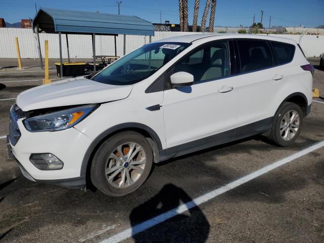 FORD ESCAPE SE 2017 مع رقم تعريف المركبة 1FMCU0GD0HUB05101 - صورة من المزاد